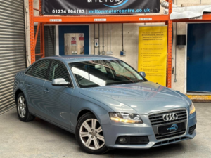 2010 Audi A4 2.0 Tdi Executive Se Euro 4 4dr in Blue — image 3