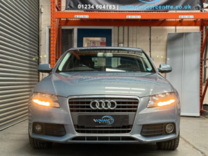 2010 Audi A4 2.0 Tdi Executive Se Euro 4 4dr in Blue — image 5