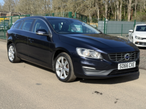 2017 Volvo V60 2.0 D3 Se Nav Estate 5dr Diesel Manual Euro 6 (s/s) (150 Ps) in Blue — image 3