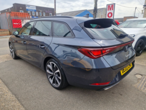 2022 SEAT Leon 1.5 Etsi Mhev Fr Sport Estate 5dr Petrol Hybrid DSG Euro 6 (s/s) (150 Ps) in Grey — image 5