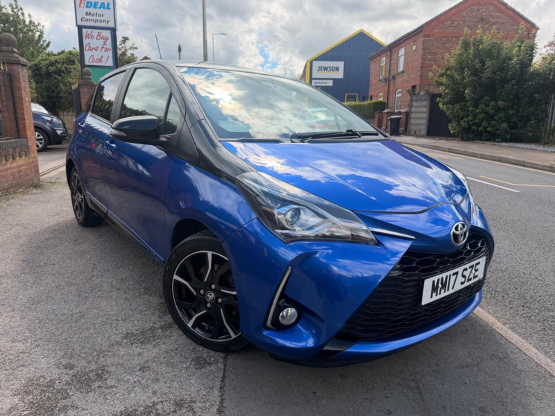 2017 Toyota Yaris 1.5 Vvt-I Blue Bi-Tone Euro 6 5dr in Blue — image 1