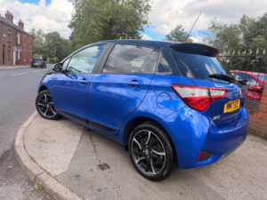 2017 Toyota Yaris 1.5 Vvt-I Blue Bi-Tone Euro 6 5dr in Blue — image 4