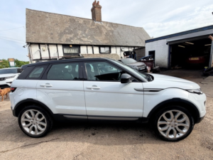 2017 Land Rover Range Rover Evoque Td4 Se in White — image 4