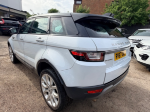 2017 Land Rover Range Rover Evoque Td4 Se in White — image 5