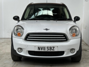 2011 MINI Countryman 1.6 Cooper SUV 5dr Petrol Manual Euro 5 (s/s) (122 Ps) in White — image 2