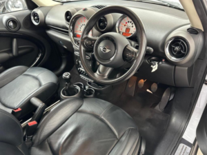 2011 MINI Countryman 1.6 Cooper SUV 5dr Petrol Manual Euro 5 (s/s) (122 Ps) in White — image 3