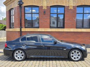 2011 BMW 3 Series 2.0 320d M Sport in Black — image 2