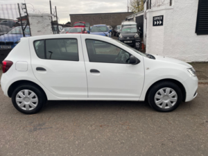 2017 Dacia Sandero 1.5l Ambiance Dci Hatchback 5dr Diesel Manual Euro 6 (90 Bhp) in White — image 3