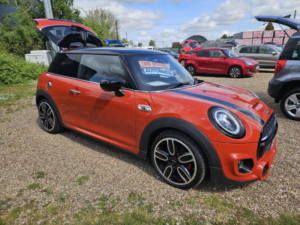 2020 MINI Hatch 2.0 3-Door Hatch Cooper S Sport in Orange — image 4