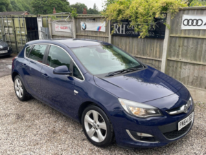 2014 Vauxhall Astra 1.6 16v Elite Euro 5 5dr in Blue — image 2