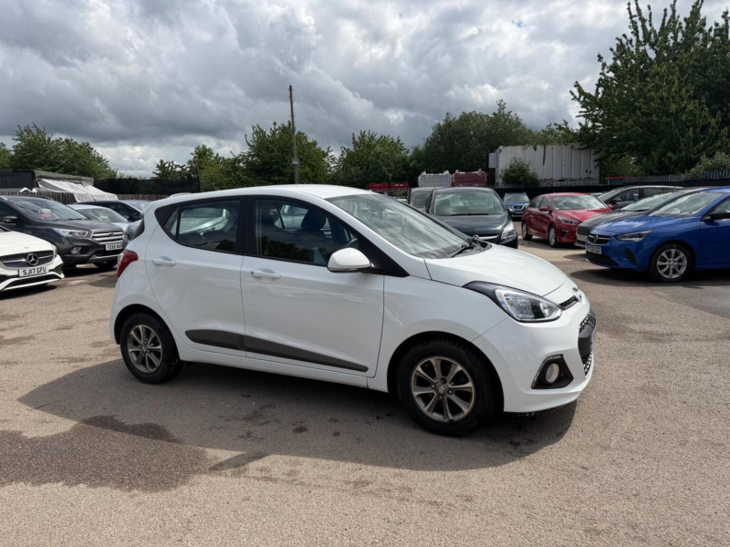 2015 Hyundai I10 1.0 Premium Euro 5 5dr in White — image 1