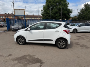 2015 Hyundai I10 1.0 Premium Euro 5 5dr in White — image 4