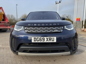 2019 Land Rover Discovery 3.0 Sd V6 Hse in Blue — image 2