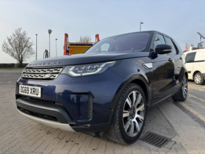 2019 Land Rover Discovery 3.0 Sd V6 Hse in Blue — image 3