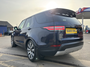 2019 Land Rover Discovery 3.0 Sd V6 Hse in Blue — image 5
