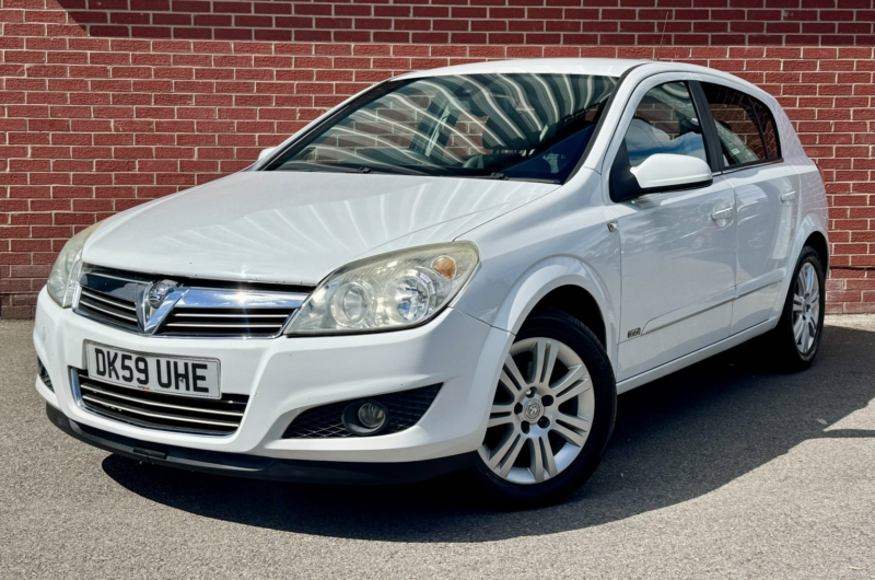 2009 Vauxhall Astra 1.6 I 16v Design in White — image 1
