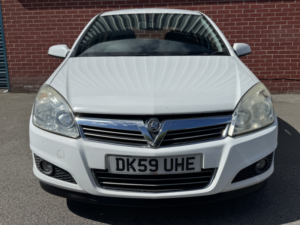 2009 Vauxhall Astra 1.6 I 16v Design in White — image 2