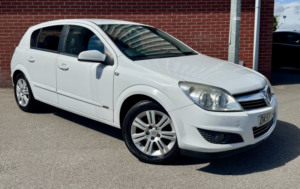 2009 Vauxhall Astra 1.6 I 16v Design in White — image 3