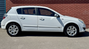 2009 Vauxhall Astra 1.6 I 16v Design in White — image 4