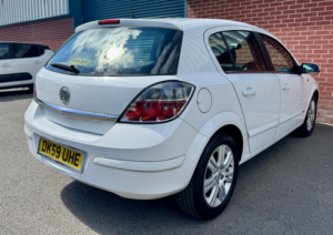 2009 Vauxhall Astra 1.6 I 16v Design in White — image 5