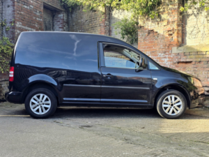 2013 Volkswagen Caddy 1.6 Tdi C20 Highline in Black — image 5