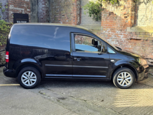 2013 Volkswagen Caddy 1.6 Tdi C20 Highline in Black — image 6