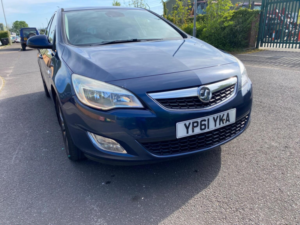 2011 Vauxhall Astra 1.6t 16v Elite Euro 5 5dr in Blue — image 2