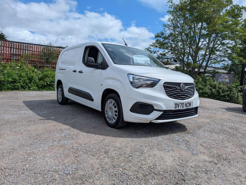 2020 Vauxhall Combo 1.5 Turbo D 2300 Sportive L2 H1 Euro 6 (s/s) 4dr in White — image 1