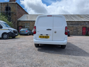 2020 Vauxhall Combo 1.5 Turbo D 2300 Sportive L2 H1 Euro 6 (s/s) 4dr in White — image 4