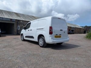 2020 Vauxhall Combo 1.5 Turbo D 2300 Sportive L2 H1 Euro 6 (s/s) 4dr in White — image 5
