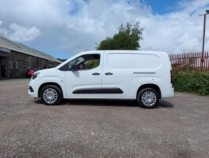 2020 Vauxhall Combo 1.5 Turbo D 2300 Sportive L2 H1 Euro 6 (s/s) 4dr in White — image 6