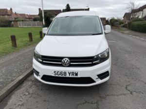 2018 Volkswagen Caddy Maxi 2.0 Tdi C20 Startline Automatic in White — image 2