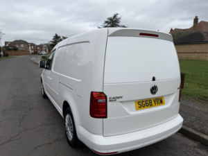 2018 Volkswagen Caddy Maxi 2.0 Tdi C20 Startline Automatic in White — image 4