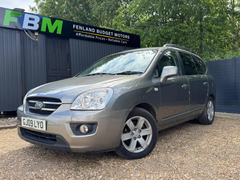 2009 Kia Carens 2.0 Crdi Gs 5dr in Silver — image 1