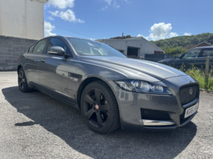 2016 Jaguar Xf 2.0 D Portfolio in Grey — image 3