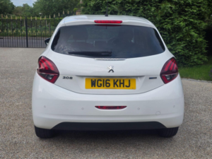 2016 Peugeot 208 1.2 Puretech Allure Eat Euro 6 (s/s) 5dr in White — image 4