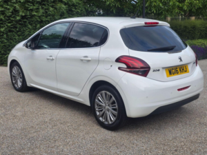 2016 Peugeot 208 1.2 Puretech Allure Eat Euro 6 (s/s) 5dr in White — image 5