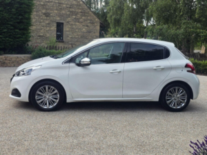 2016 Peugeot 208 1.2 Puretech Allure Eat Euro 6 (s/s) 5dr in White — image 6