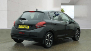 2017 Peugeot 208 1.2 Puretech Allure Premium Euro 6 5dr in Black — image 4