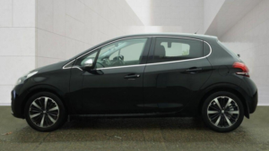 2017 Peugeot 208 1.2 Puretech Allure Premium Euro 6 5dr in Black — image 6