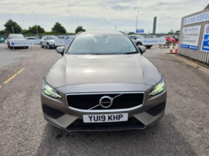 2019 Volvo V60 2.0 D3 Momentum Plus Euro 6 (s/s) 5dr in Grey — image 2