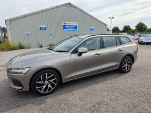 2019 Volvo V60 2.0 D3 Momentum Plus Euro 6 (s/s) 5dr in Grey — image 3