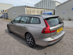 2019 Volvo V60 2.0 D3 Momentum Plus Euro 6 (s/s) 5dr in Grey — image 4