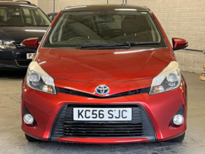 2014 Toyota Yaris 1.5 Vvt-H Trend Hatchback 5dr Petrol Hybrid CVT Euro 5 (101 Ps) in Red — image 3