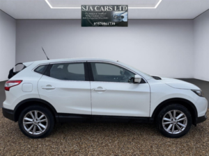 2014 Nissan Qashqai 1.2 Dig-T Acenta in White — image 4
