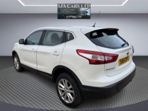 2014 Nissan Qashqai 1.2 Dig-T Acenta in White — image 5
