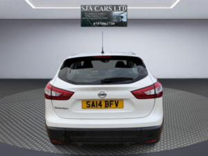2014 Nissan Qashqai 1.2 Dig-T Acenta in White — image 6