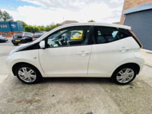 2015 Toyota Aygo 1.0 Vvt-I X-Pression in White — image 6