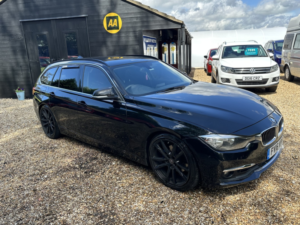 2016 BMW 3 Series 2.0 320d Luxury Touring in Black — image 3