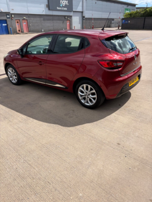 2016 Renault Clio 0.9 Tce Dynamique Nav Hatchback 5dr Petrol Manual Euro 6 (s/s) (90 Ps) in Red — image 4